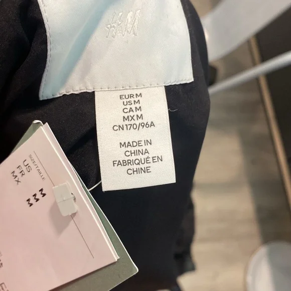 H&M Tweed Cropped Jacket Medium Black White Boucle Blazer Gold Buttons Classic - Picture 12 of 14